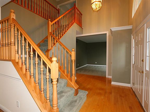 4th image of 1685 Grandview Dr