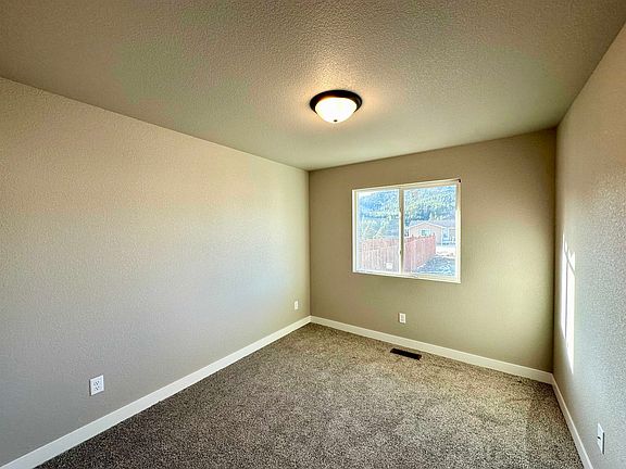 4th image of 1073 Quinn Dr