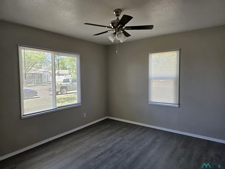 105 E Plaza Dr — Photo 8