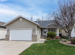 90 W Alberts Close, Red Deer, AB T4R3J7