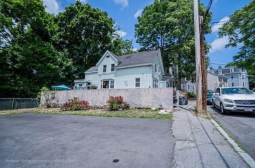 2nd image of 36 Fulton St