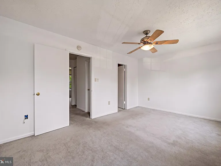 16 Meadowside Ct — Photo 35