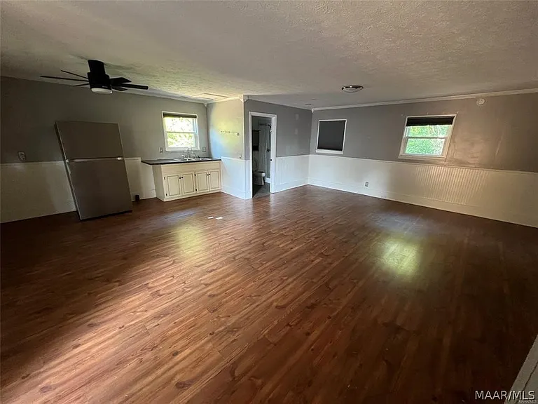 147 Lawrence St — Photo 16