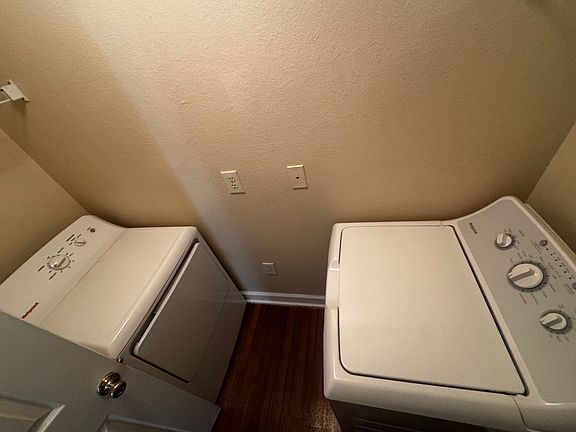 4th image of 18143 Sterling Gate Cir