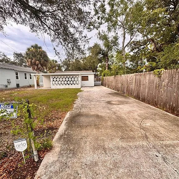 209 W Emily St — Photo 4
