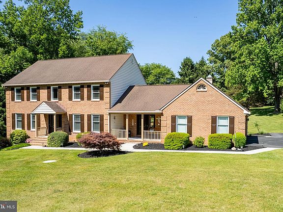 2nd image of 3828 Justin Rd
