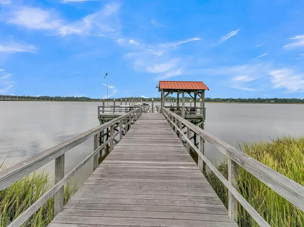 4247 Faber Place Dr APT 302, North Charleston, SC 29405