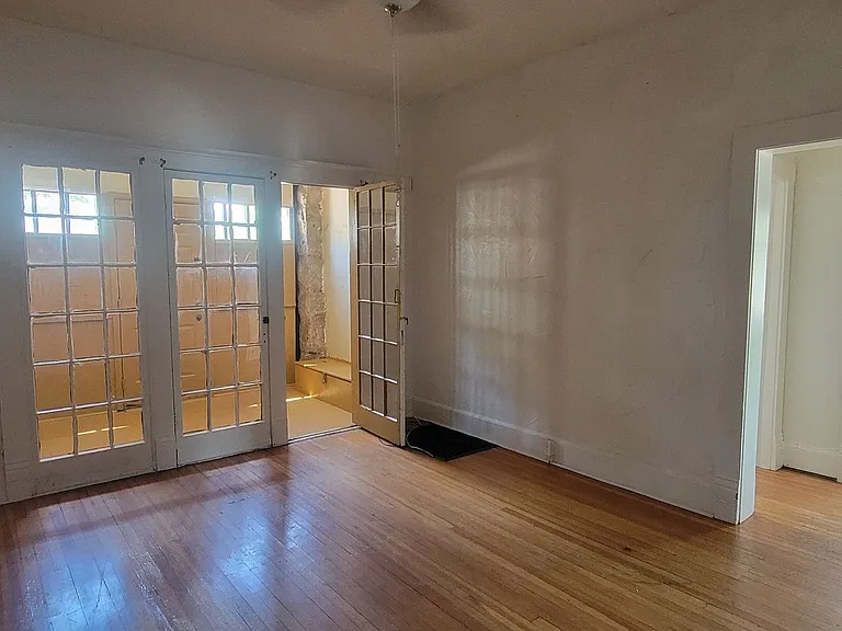 902 Greenwood Ave — Photo 3