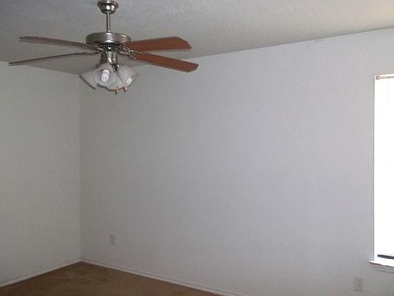 5th image of 2910 Ashley Dr #2912