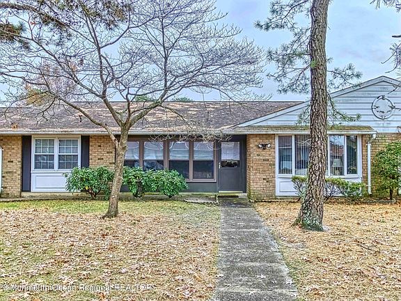 3rd image of 78C Buckingham Drive