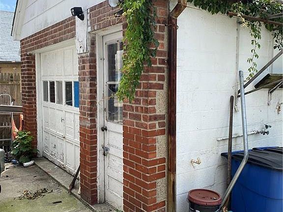 3rd image of 4043 Wilder Ave