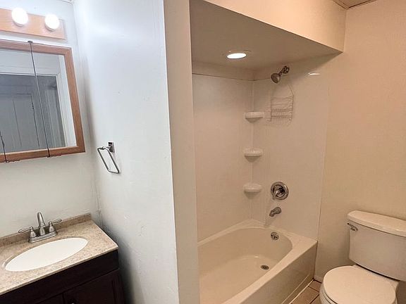 5th image of 135 Koehler St #1