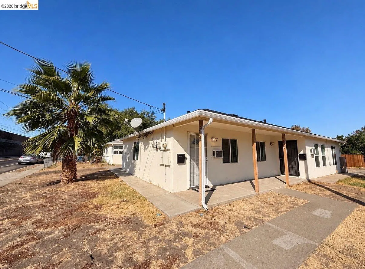 2 bed, 1.0 bath, 900 sqft, $2,075 — Photo 1