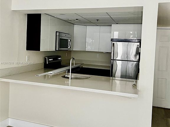 4th image of 540 Brickell Key Dr APT 218