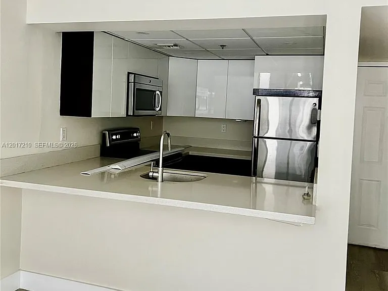 540 Brickell Key Dr #218 — Photo 4