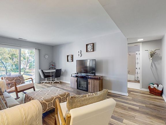 4th image of 3606 Lakeshore Dr APT A12