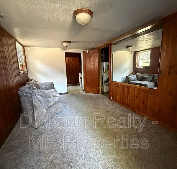 56 S Wells Ave #B — Photo 2