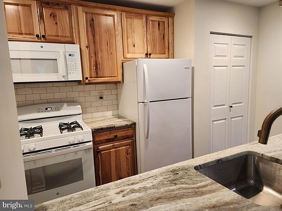 5th image of 208 Diamond Dr