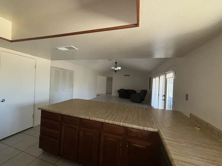 2618 W Knowles Ave — Photo 8
