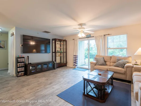 27 Thoroughbred Fare, Tinton Falls, NJ 07753