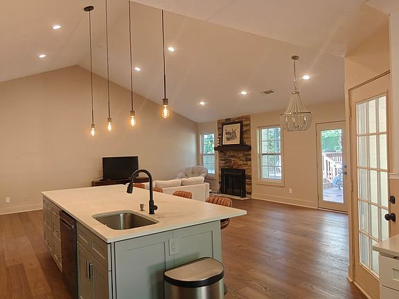 3rd image of 477 Cedar Trl