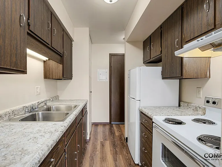 1025 W. MacArthur Avenue — Photo 2