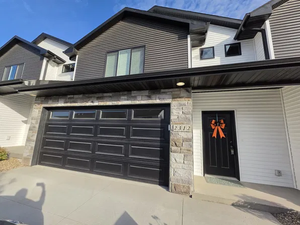 2312 Water Tower Pl, North Liberty, IA