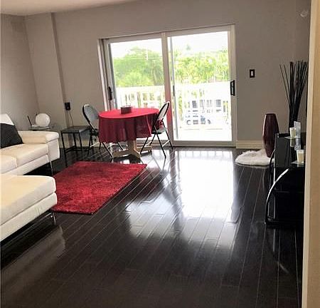 4th image of 1831 NE 38th St APT 400
