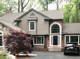 6237 Beachwood Ct, West Bloomfield, MI 48324