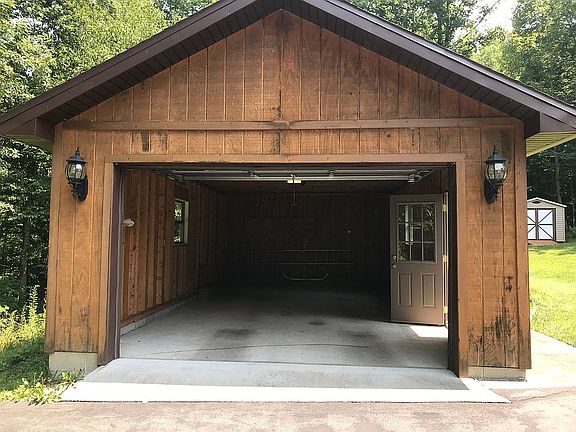 Detached garage