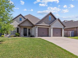 801 Bellmara Cir, Cave Springs, AR 72718