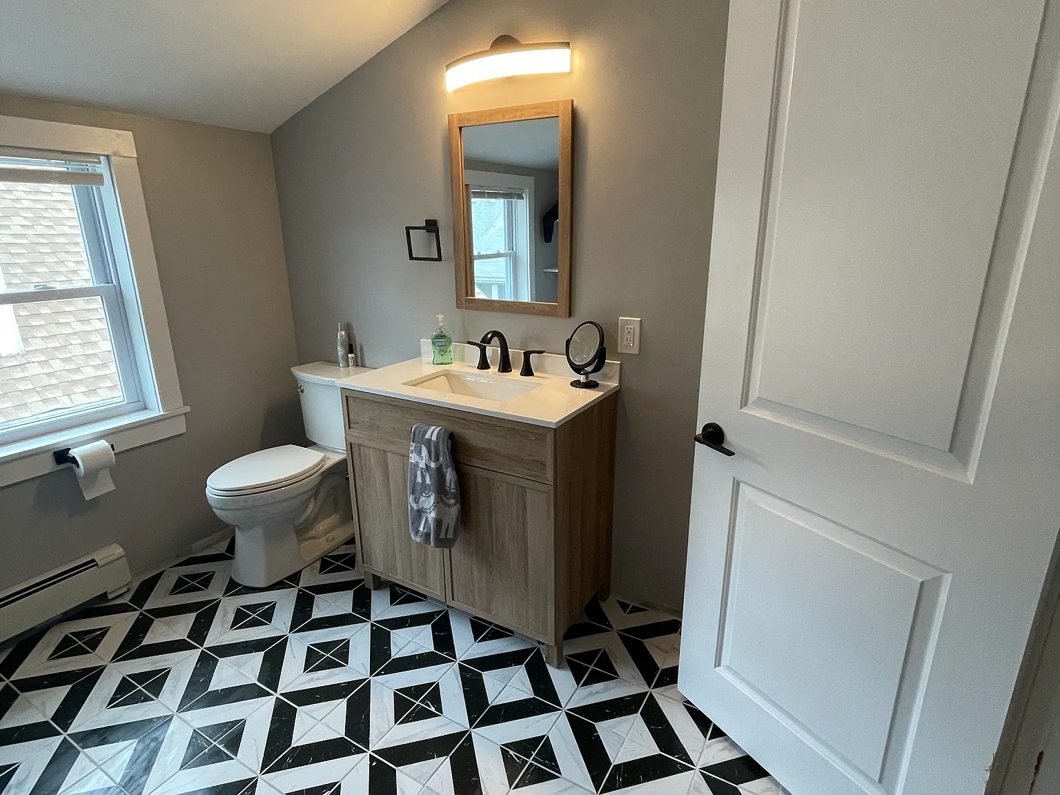 5 bed, 1600 sqft, $6,750 — Photo 1