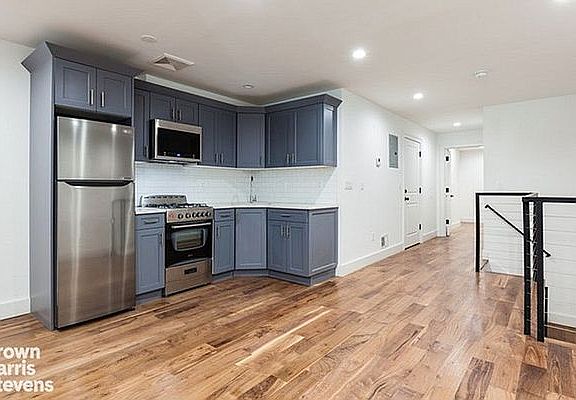 3rd image of 373 Jefferson Ave #1