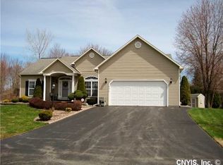 8616 Osborne Dr, Cicero, NY 13039