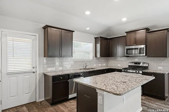 4 bed, 2.0 bath, 1703 sqft, $1,775 — Photo 3