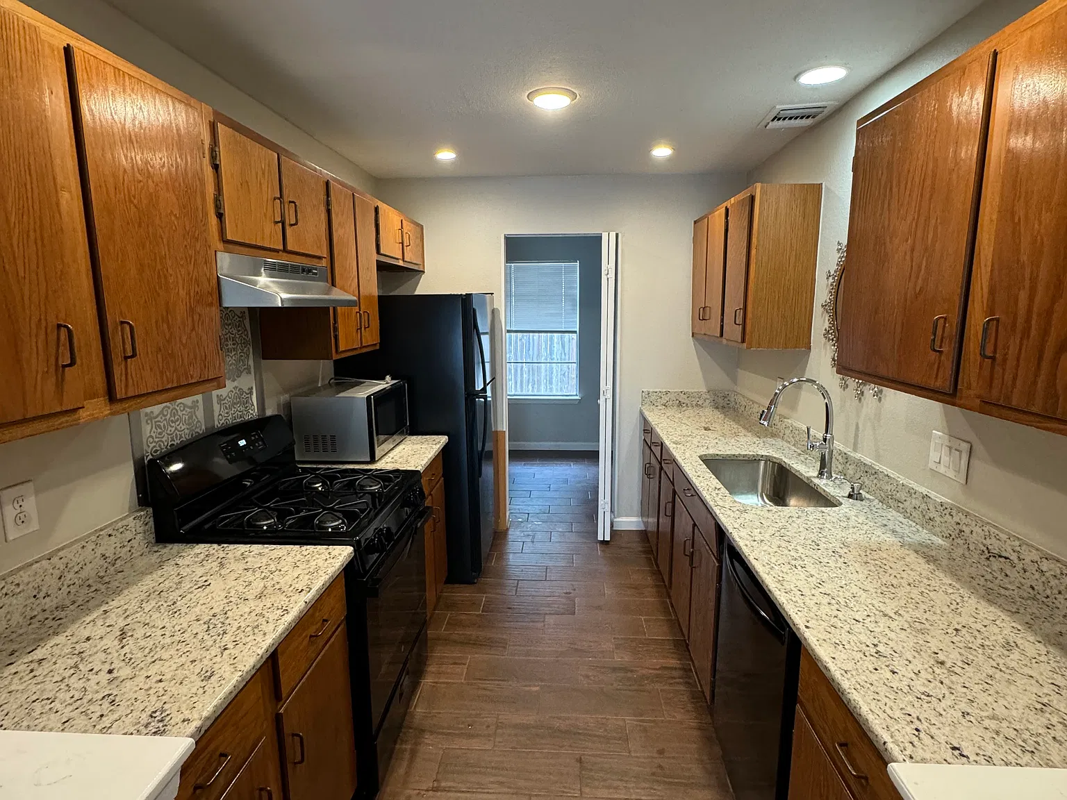9210 Ridge Square St — Photo 3