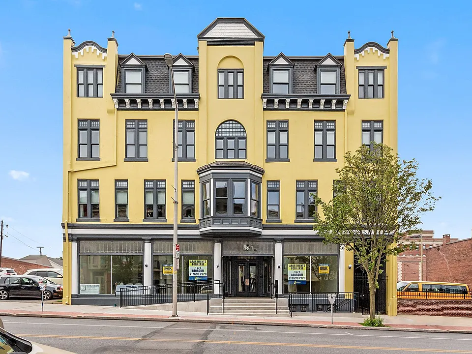 335 W Market St
