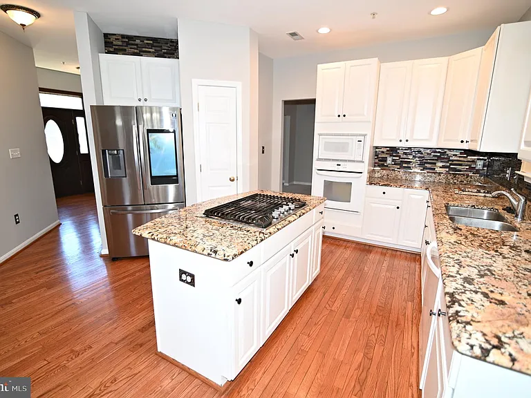 4502 Rockdale Ln — Photo 9