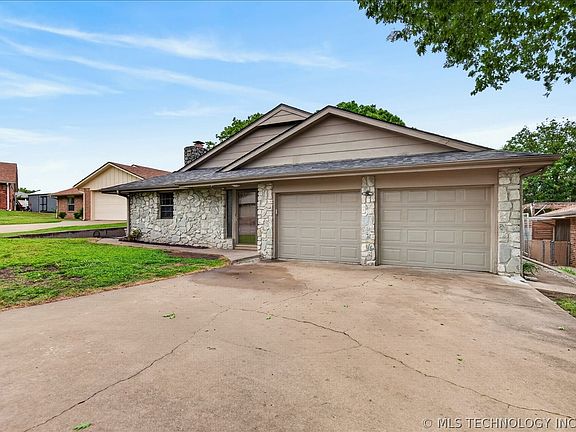 2nd image of 113 Canterbury Ct