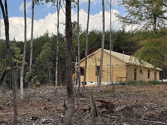 3rd image of 227 Pine Ridge Dr