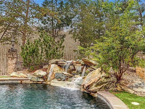4th image of 6353 Poplar Forest Dr