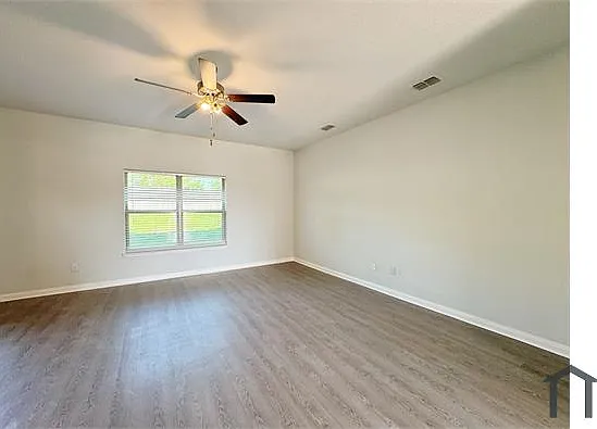 4 bed, 2207 sqft, $2,745 — Photo 3