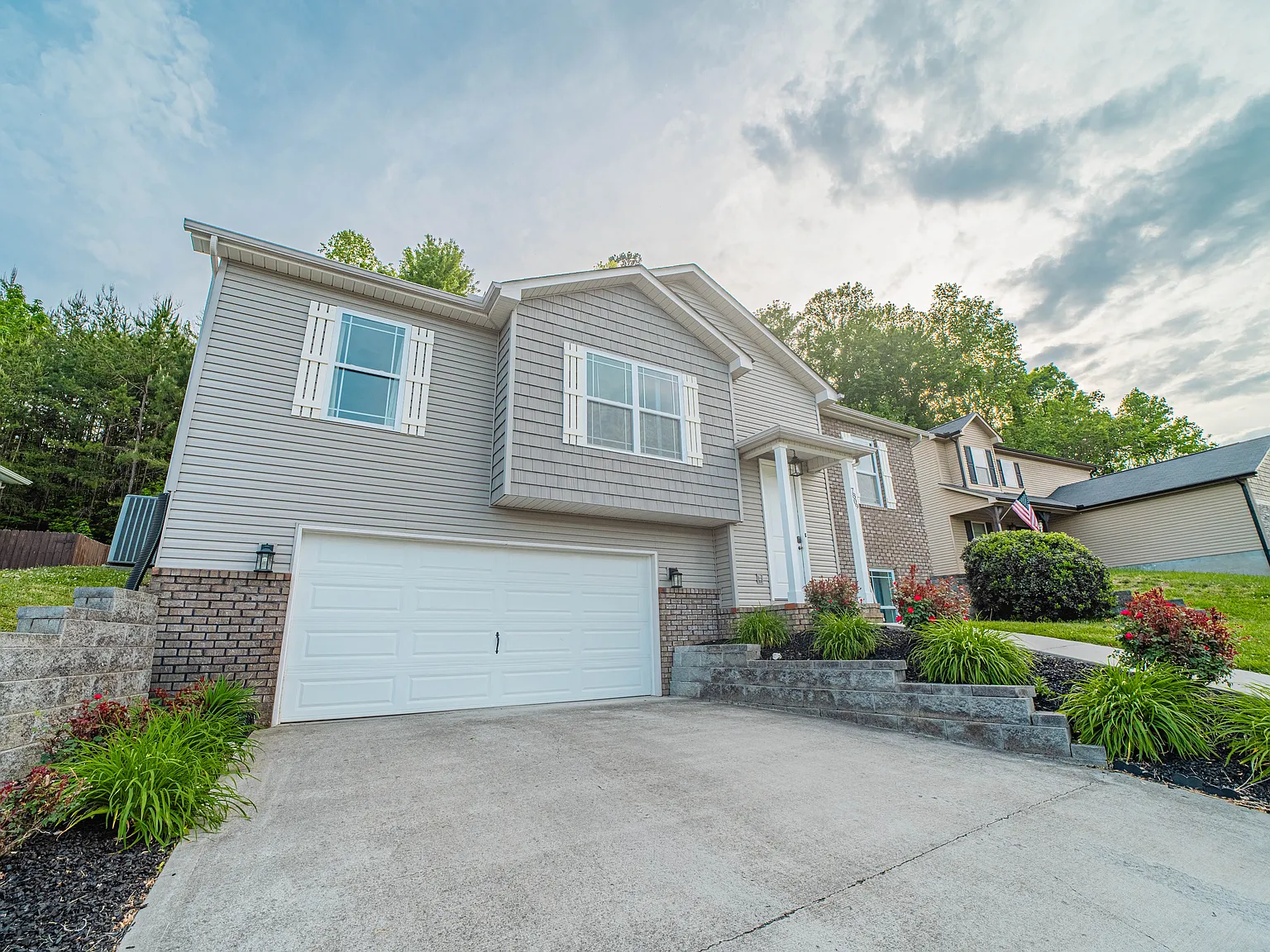 4 bed, 1900 sqft, $3,200 — Photo 4