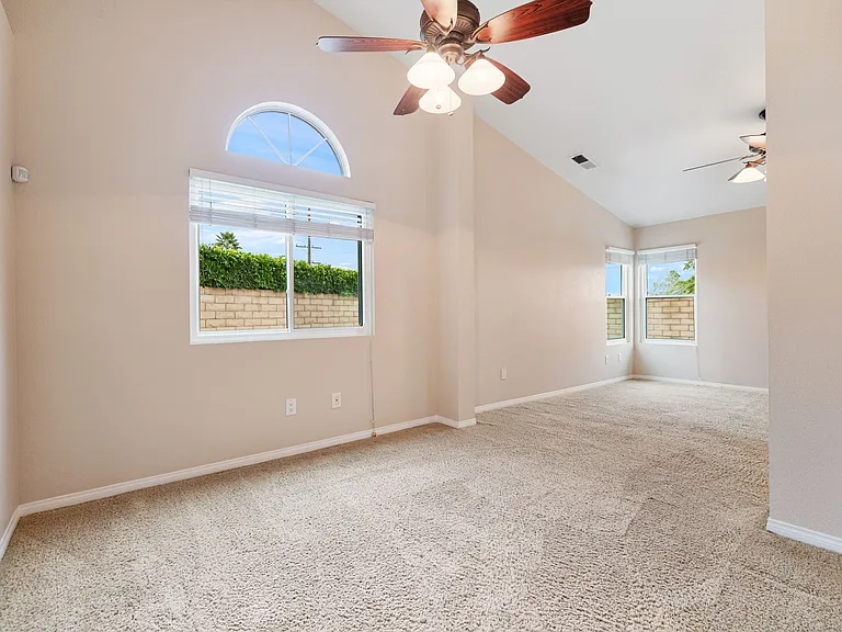 44030 Mariposa Ct — Photo 20