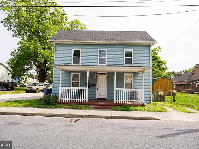 202 E Grove St #A — Photo 2