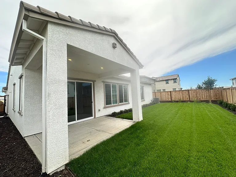 527 E Fiorino St — Photo 26