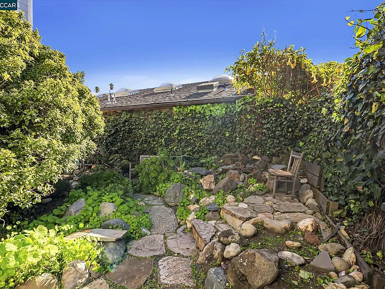 Emerson St — Photo 16
