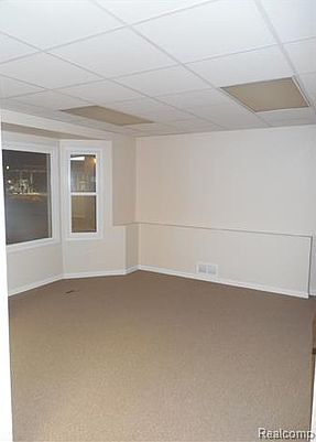 5th image of 821 E Grand River Ave