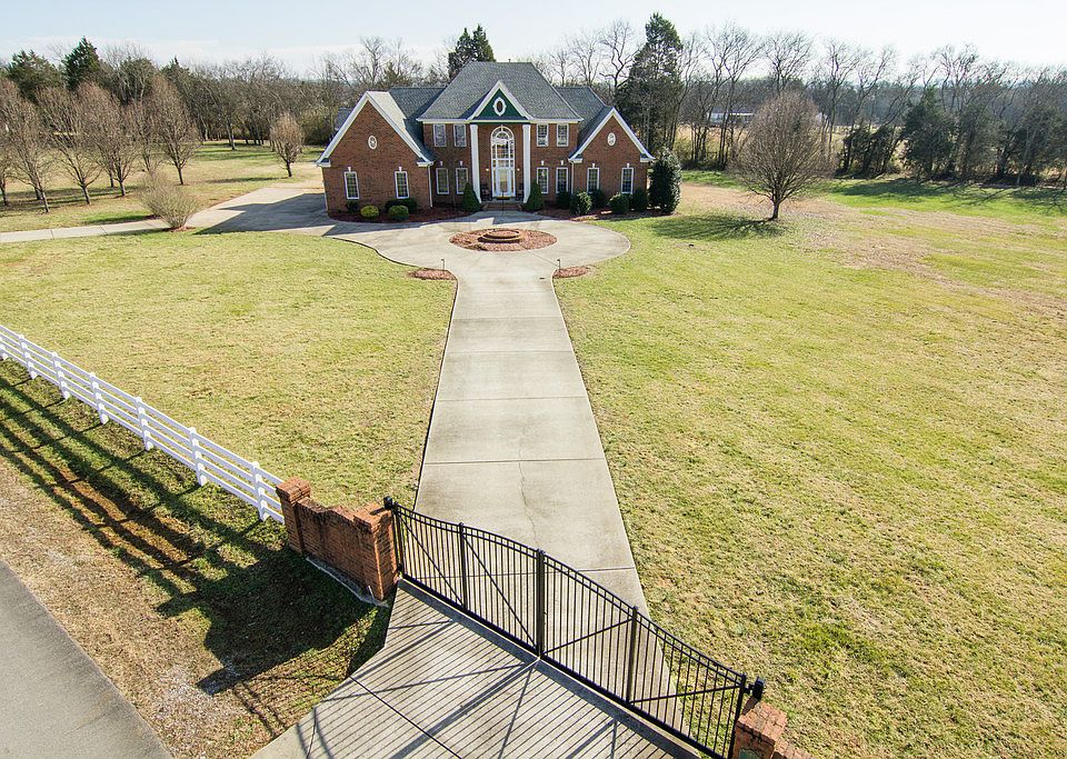 1st image of 206 Churchill Farms Dr