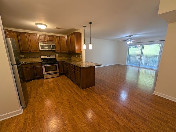 2nd image of 16W465 Mockingbird Ln APT 201
